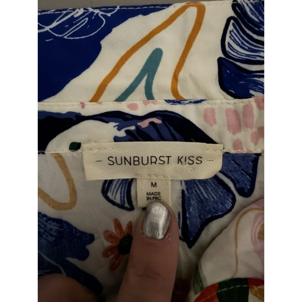 Sunburst Kiss Women's Size Medium Button Up Crop Floral Shirt